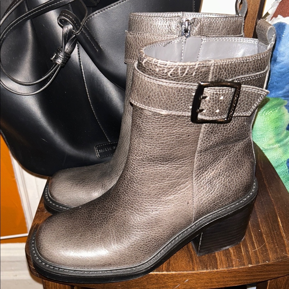 Elegant Gray Leather Ankle Boots